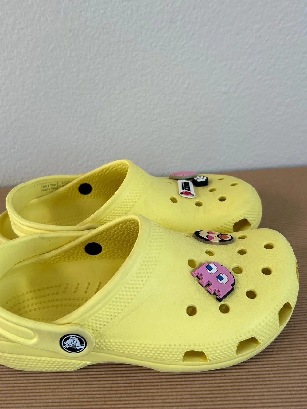 Yellow Crocs Classic Clogs Junior Size J3 Kids 3 With Jibbitz Charms